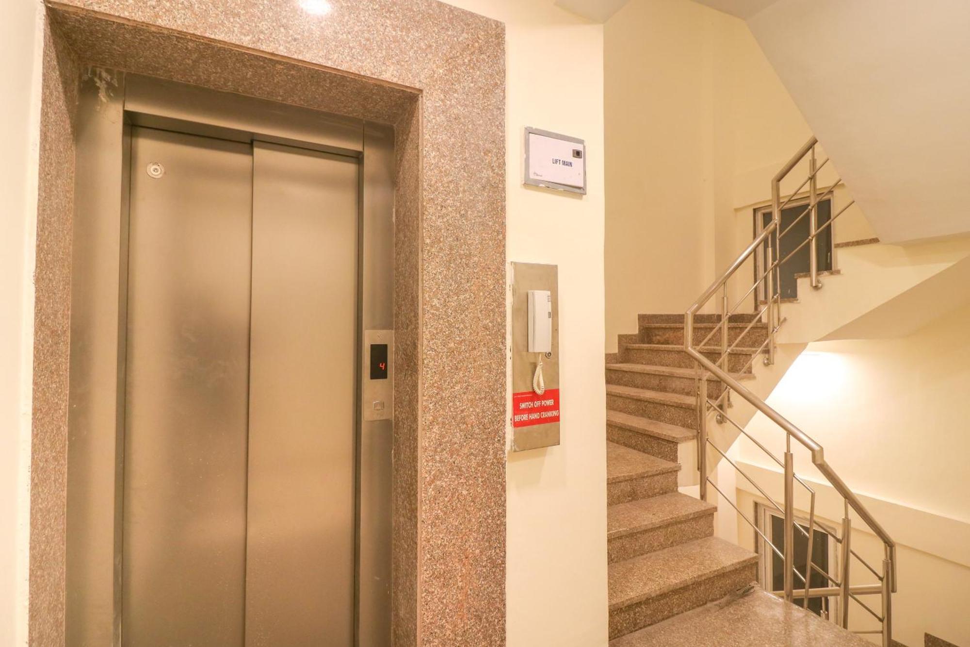 Super Hotel O Comfort Residency Near Artemis Hospital Gurgaon Exterior foto